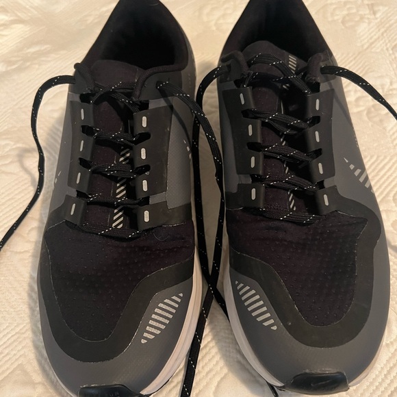 Nike running shoes. Great condition - Picture 2 of 4